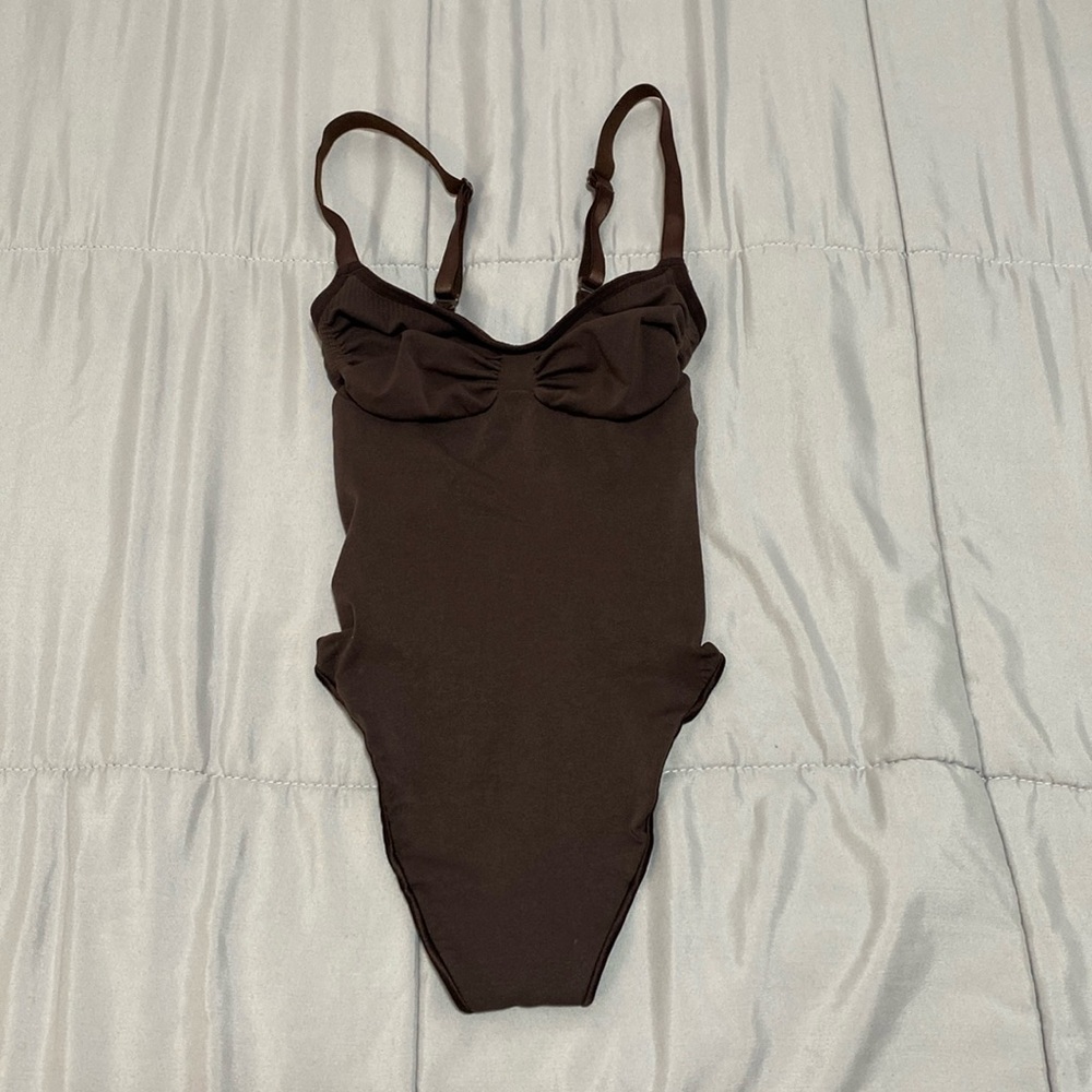SKIMS Seamless Sculpt Thong Bodysuit Espresso Small